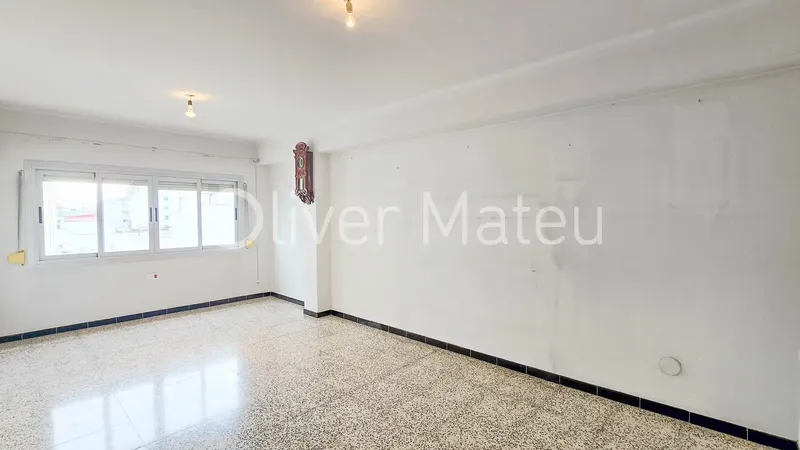 Fifth floor with elevator in Bons Aires area, just 10 minutes from the center. It has 105 m² usable with 4 bedrooms, three double — photo 12