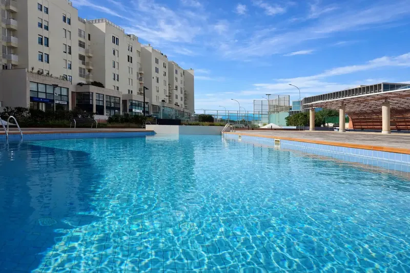At the top of the Portixol coast, in a privileged first line of the sea, this impressive apartment is located on the 4th floor of a — photo 9