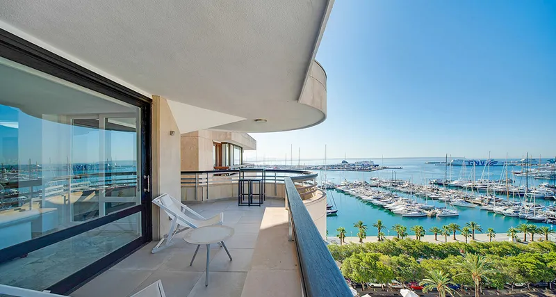 Modern luxury penthouse directly on Paseo Maritimo with views over Palma Marina — photo 3