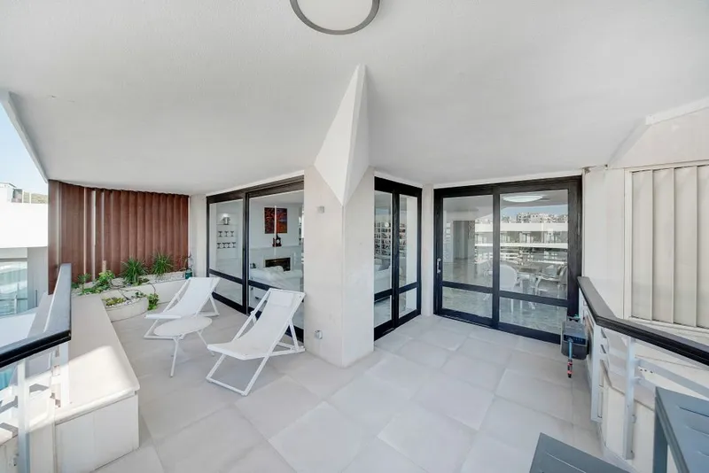Stunning penthouse for sale in Palma with spectacular harbor and sea views — photo 2