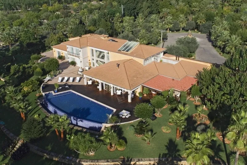 Exceptionally luxurious property nestled in a magnificent natural landscape, close to Palma City. — photo 2