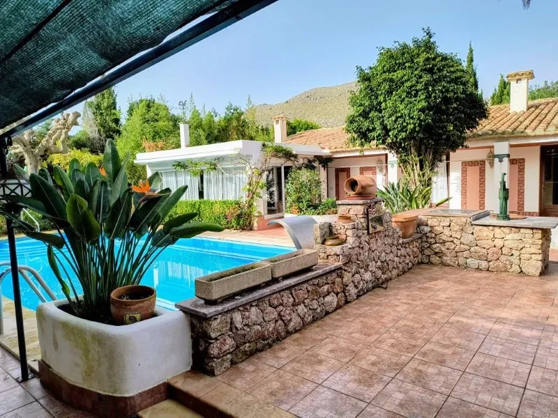 Exclusive chalet with large plot in the S'Iller Urbanization - Privacy and luxury in the north of Mallorca — photo 1