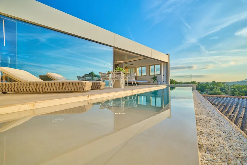 Modern and bright luxury 4-bedroom villa in Costitx — photo 1