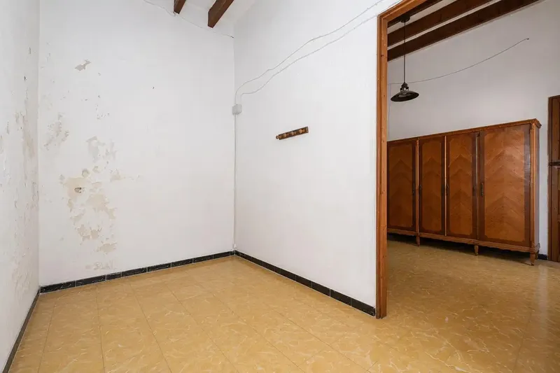 Three-storey village house to renovate in the historic centre of Felanitx — photo 9