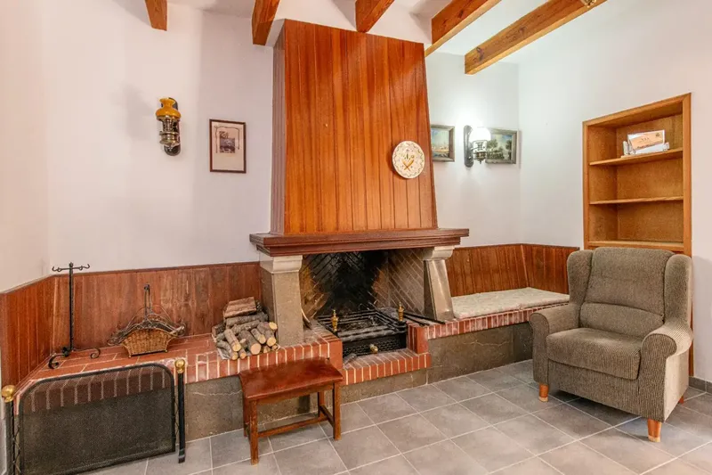 This unique village house is located in one of the most privileged locations of Biniamar, in the heart of the town and presiding — photo 10