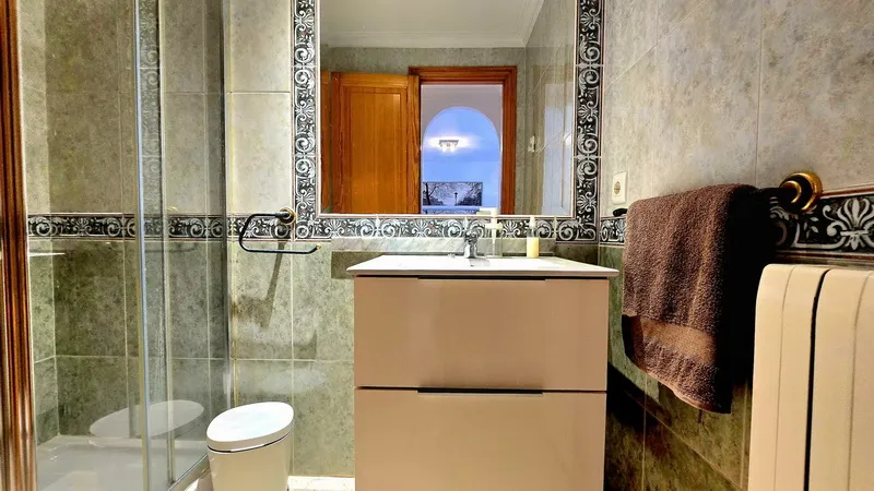 Spacious 3-bedroom apartment — photo 10