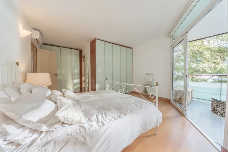 Apartment for sale in Illetas, in 1st sea line with direct sea access — photo 6