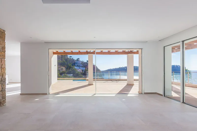 Modern renovated luxury villa with breathtaking sea views — photo 5