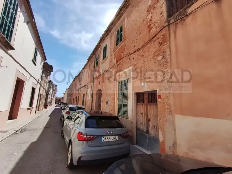 Village house with a cadastral age of 1840. It is a traditional Mallorcan house, in need of renovation, which — photo 4