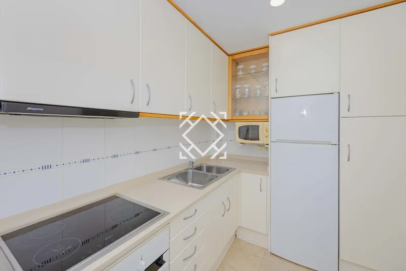 Unique Opportunity: Penthouse for Sale with Holiday License and Spectacular Views to the Bay of Pollensa, North of Mallorca — photo 11