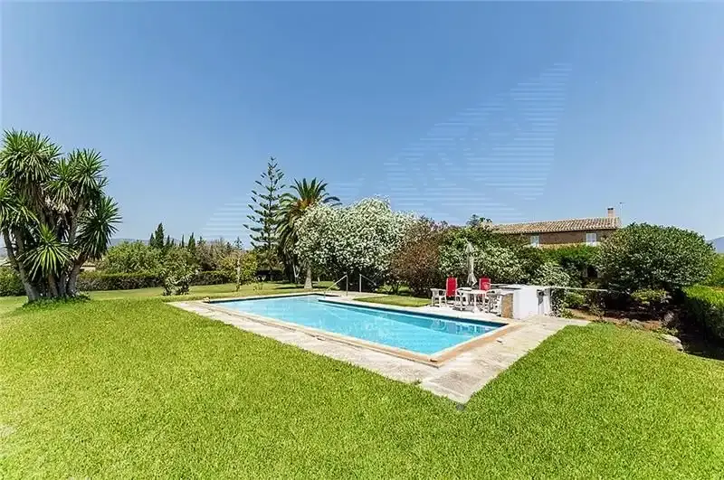 Rustic estate on plot of approx. 21,000 m2, 400 m2 built house on 2 floors, 3 living rooms, 20 m2 dining room, 20 m2 furnished kitchen — photo 3