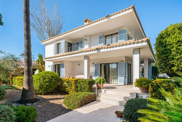 Ideal family home for sale in Port de Pollença with swimming pool and garden — photo 1