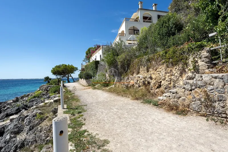 Sea front plot for sale in Alcanada, Mallorca — photo 11