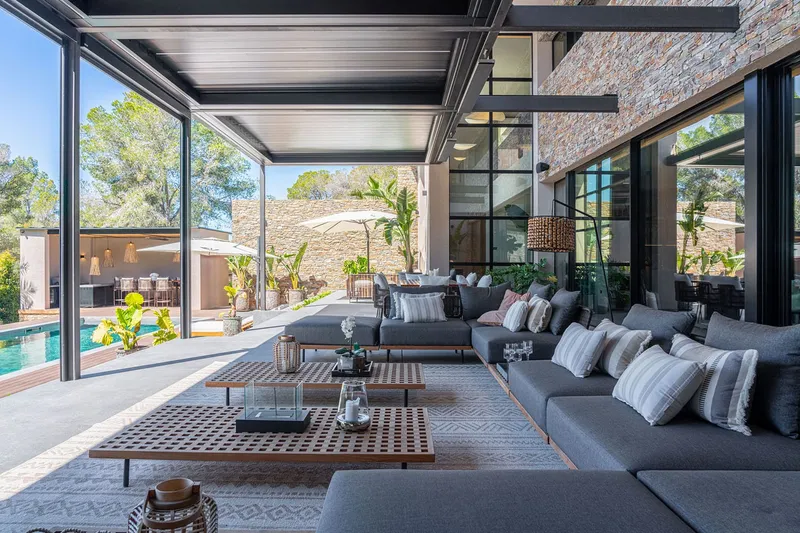 Exceptional designer villa in a quiet residential area near the coast — photo 5