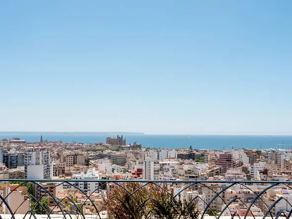 Stunning apartment with panoramic sea and Palma bay views — photo 1