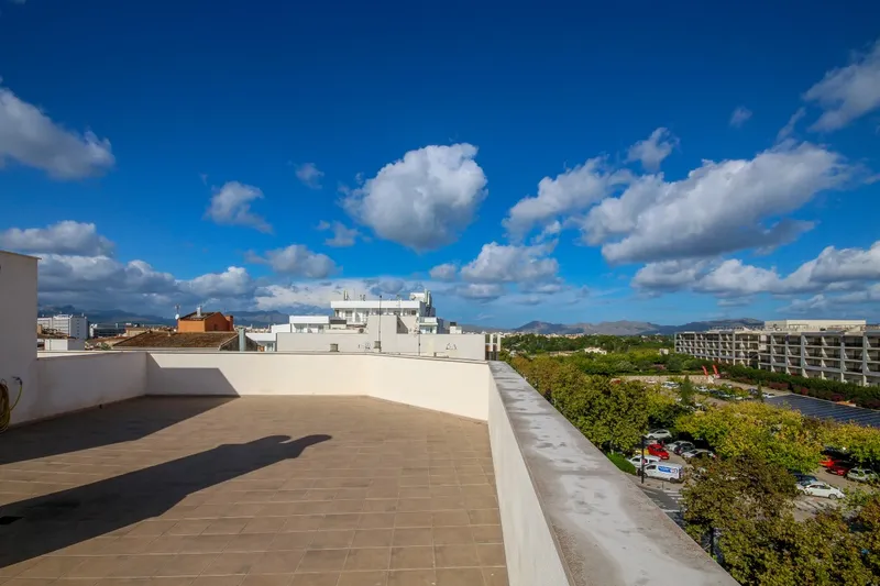 Luxurious Penthouse in the Heart of Puerto Alcúdia — photo 10