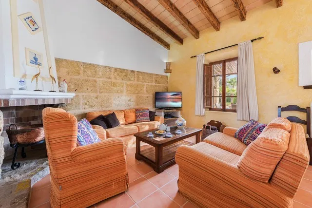 Stone-clad country house for sale between Alcudia and Pollensa, Mallorca — photo 7