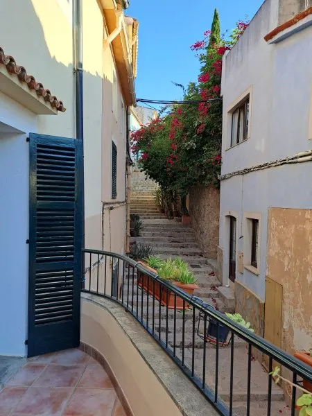 Renovated townhouse in Andratx with views towards Port d'Andratx - private sale — photo 3