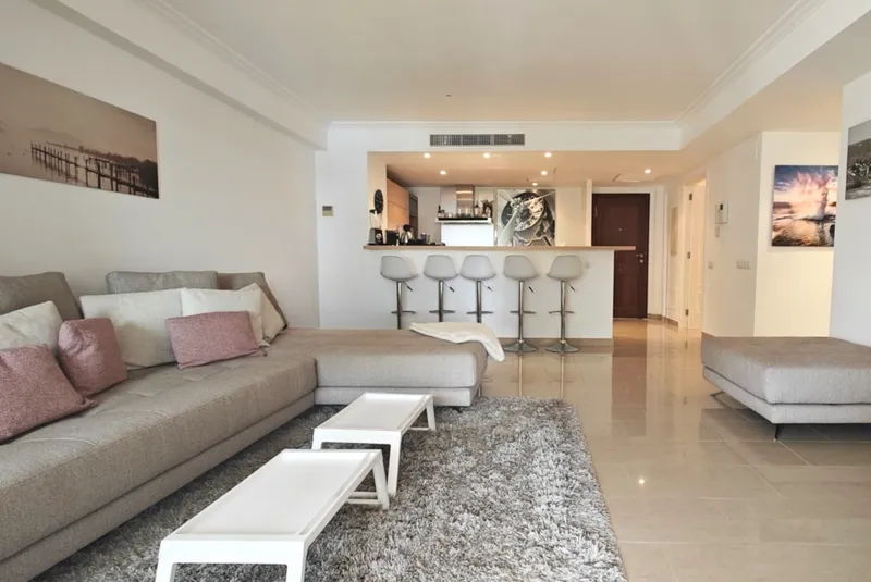 Apartment in Santa Ponsa - Pool area with sun loungers — photo 4