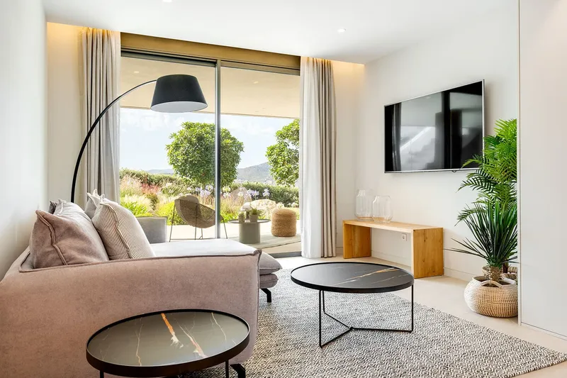 Grandiose villa in a privileged location with sensational views — photo 9