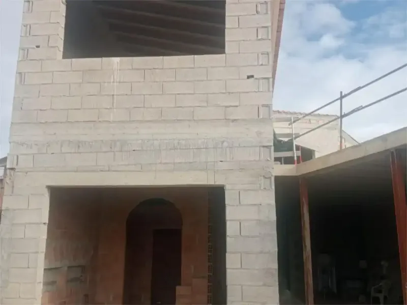 Casa de dos plantas en construcción del año 2023, con proyecto y licencia de obra — photo 12