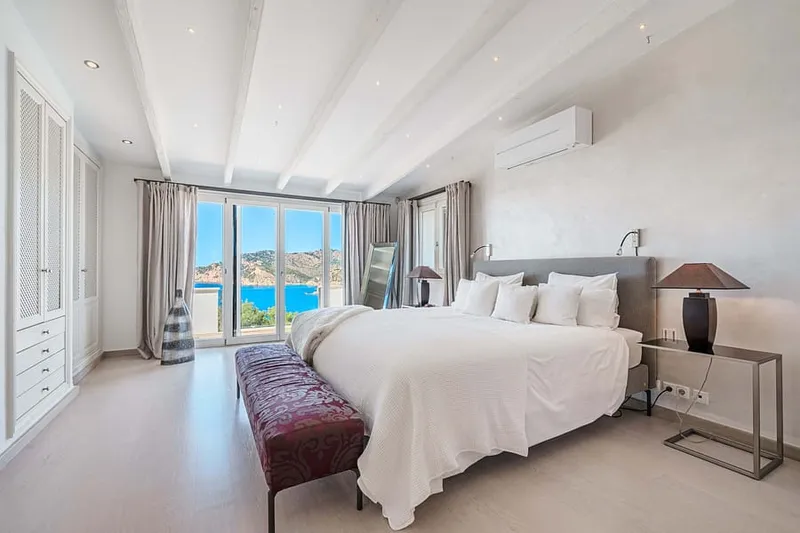 Mallorcan-style villa with breathtaking sea and harbor views — photo 10
