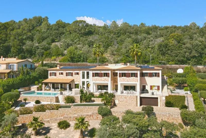 Exclusive 6-Bedroom Luxury Villa with Sea Views, Golf Frontage & Rental Licence in Pollensa — photo 2