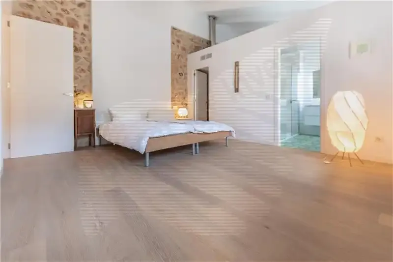 High-quality house on a plot of approx. 400 m², approx. 300 m² built, large living-dining room with fireplace, open fitted kitchen — photo 7