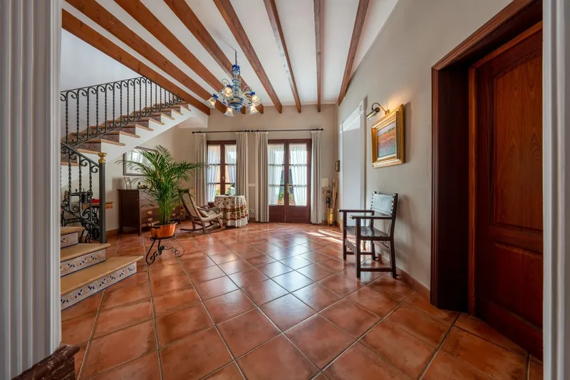 Charming Mallorcan townhouse with patio and garden in Campos — photo 1