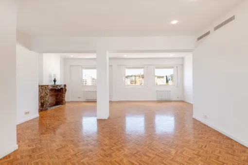 Son Armadams, exclusive penthouse with large L-shaped terrace and views over Palma, the port and the cathedral — photo 9