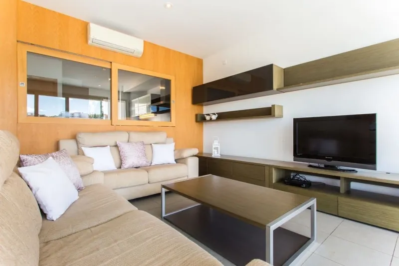 Penthouse for rent in Cala Mandia, Manacor, Mallorca — photo 2