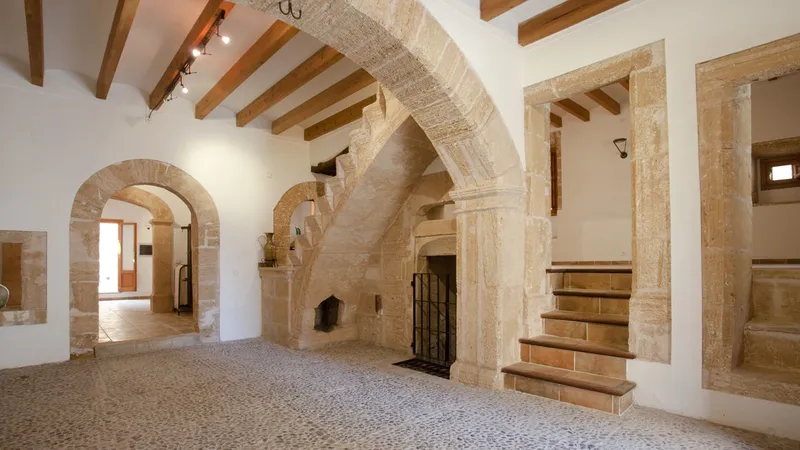 Manor house with ETV of 376 m2 in the old town of Alcudia — photo 1