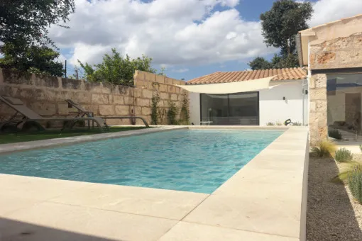 Sineu , Designer townhouse with a pool, garden, terraces, and 2 bedrooms in Sineu — photo 9