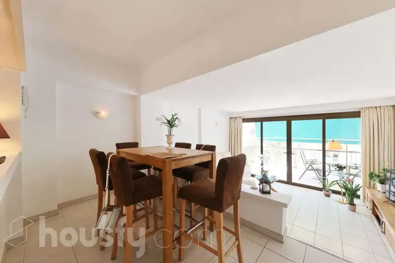 Housfy sells 🏡 bright flat located in Santa Ponça, comprising 81m2 usable (verified with the Directorate General of Cadastre). Const — photo 2