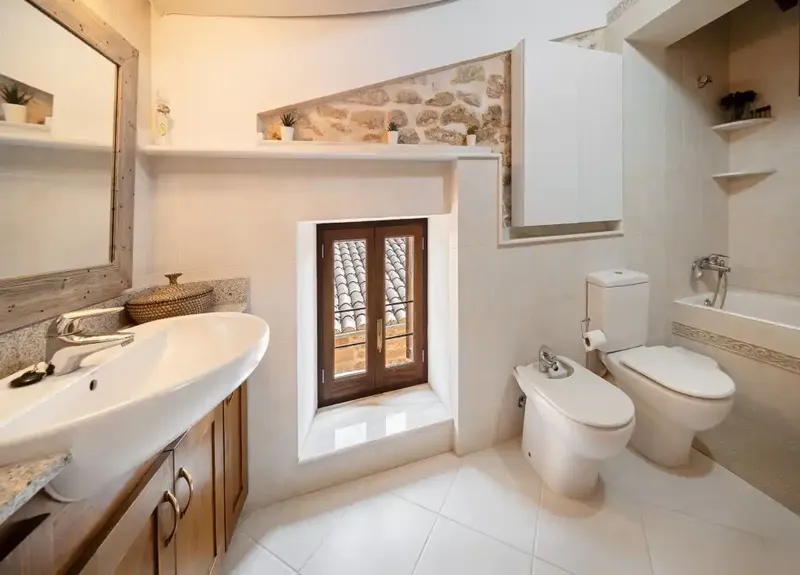 Exceptional house for sale in Alcudia, steps from the iconic historic wall, offering generous space — photo 8