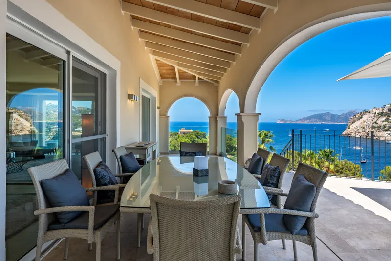 Modern Mediterranean villa with panoramic views of the sea, the harbor and the mountains — photo 6
