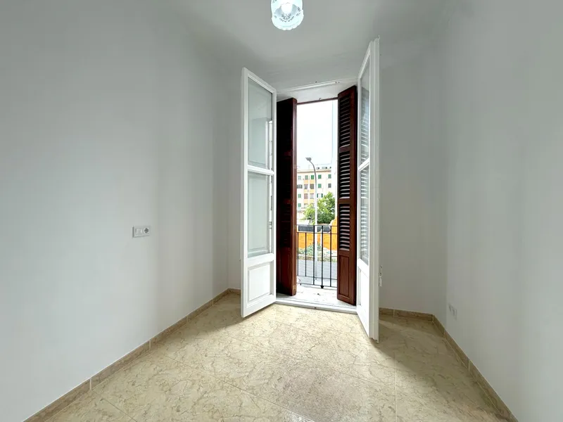 Large 6-bedroom apartment — photo 4