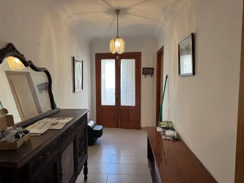 If you are looking for a house with character and a backyard with real possibilities, this two-story house with internal communication allows — photo 7