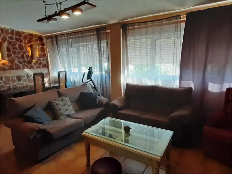 Rustic detached country house available for seasonal rental, independent part with 3 bedrooms, bathroom, kitchen-dining room and — photo 5