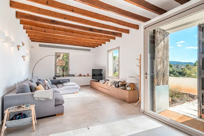 Contemporary style house for sale in Calvia Village with swimming pool and garden — photo 6