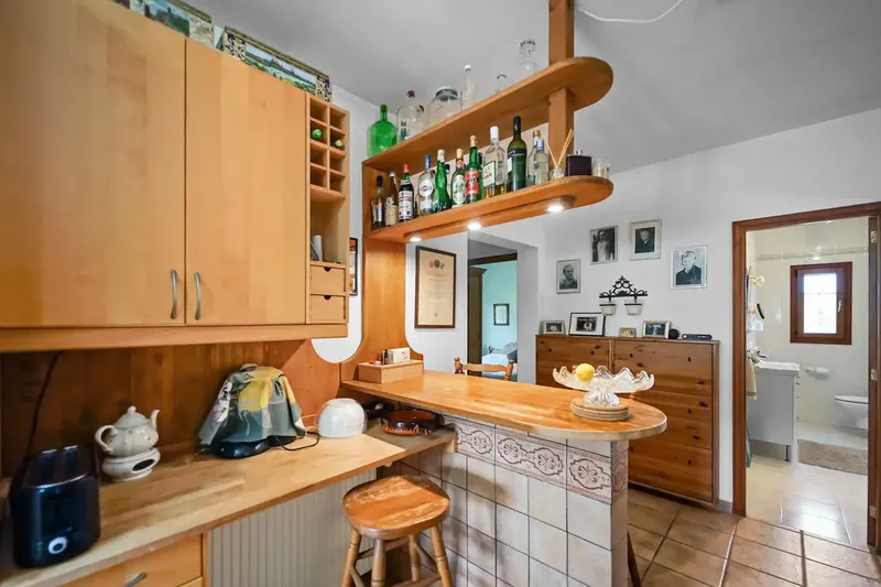 On a plot of 974 m², there is a building with an approximate area of 288 m², divided into the main house and the guest apartment — photo 10