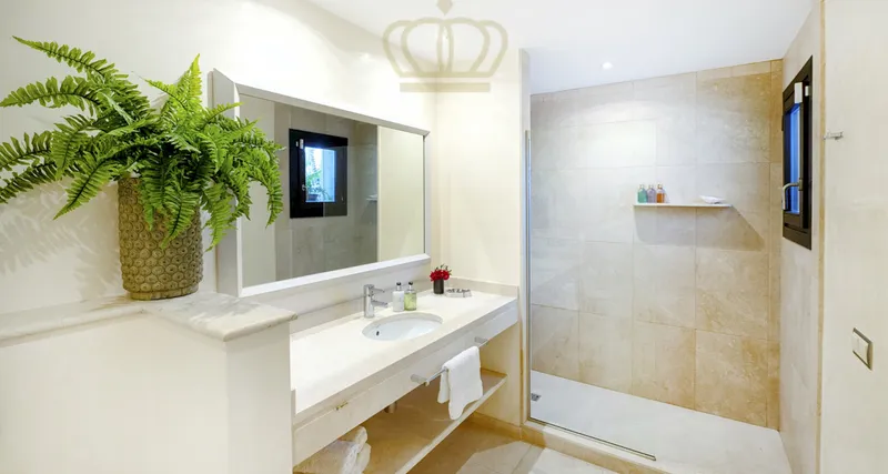 Luxurious first-line sea view villa with pool in Port Andratx - for rent — photo 10