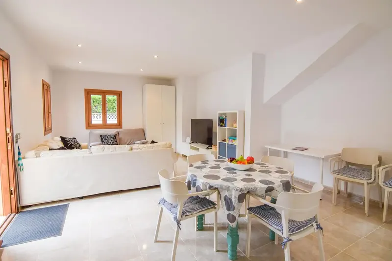 Discover this charming ground floor apartment that combines comfort, style and a privileged location in one of the quietest areas — photo 3