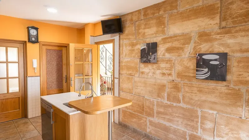 Este espacioso chalet independiente situado en Son Macià ofrece mucho espacio, privacidad y numerosas posibilidades de personalización. Situ — photo 7