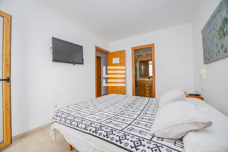 Apartment with a Large Terrace for Sale in a Prime Location in Puerto de Alcudia — photo 10