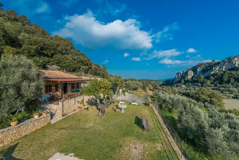 Rustic finca in Mancor de la Vall, spectacular rustic finca with spectacular views and holiday license for 4 people, the property — photo 3