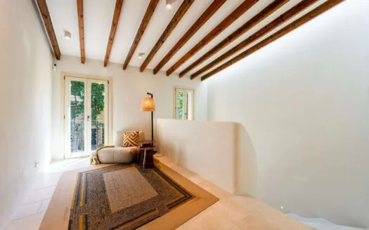 Renovated townhouse in Felanitx – with natural stone, wooden beams and stone staircase — photo 7