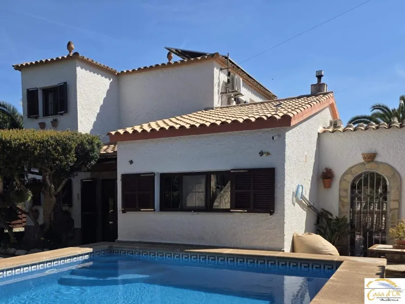 150m² villa with 3 rooms, bathroom, pool and sea views for sale — photo 3