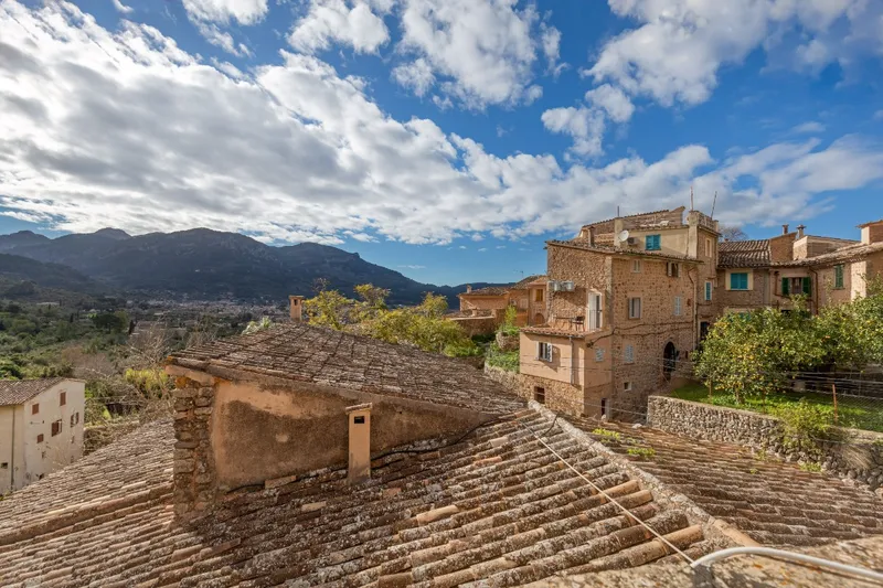 Authentic stone build house in the centre of Biniaraix — photo 4