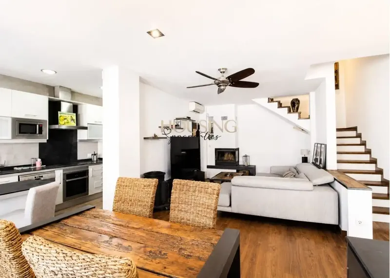 Semi-detached house with sun terrace and garage in El Amanecer — photo 9